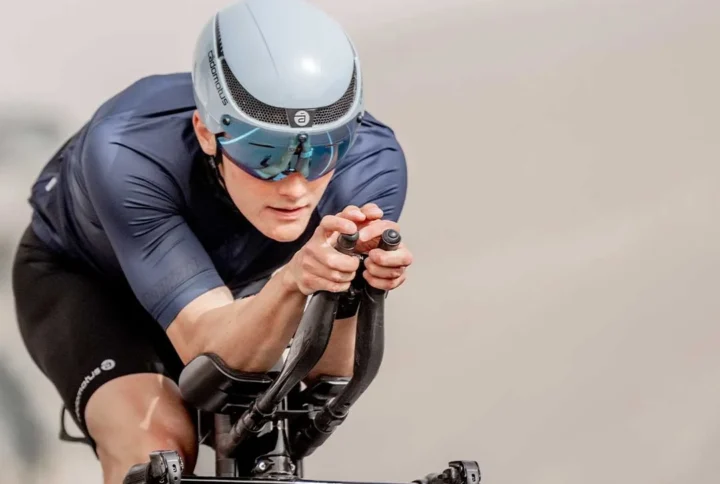 The Cadomotus Omega: the perfect balance between aerodynamics and comfort for triathletes and cyclists